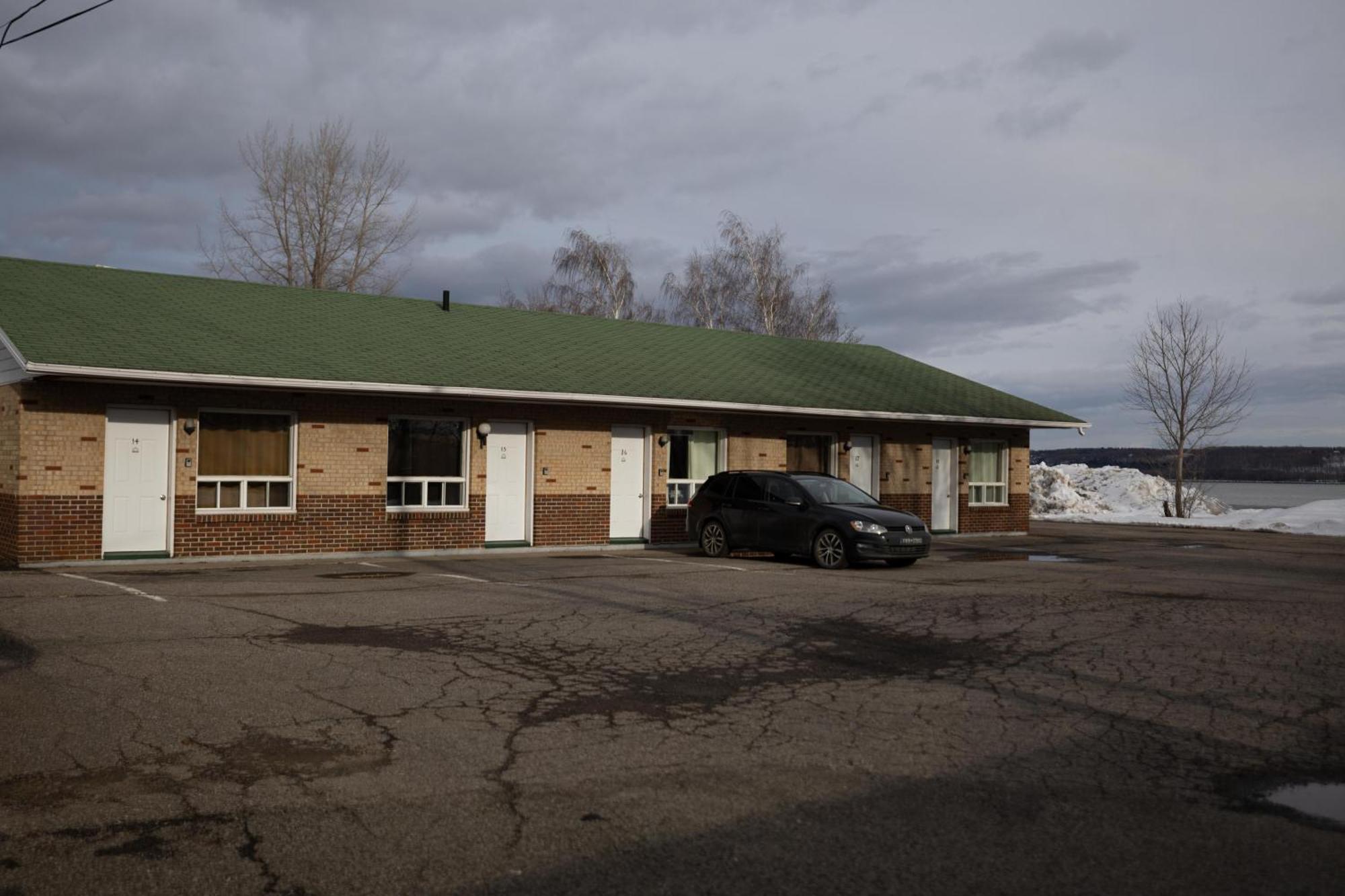 Motel Deblois Sainte-Anne-de-Beaupré Exterior photo