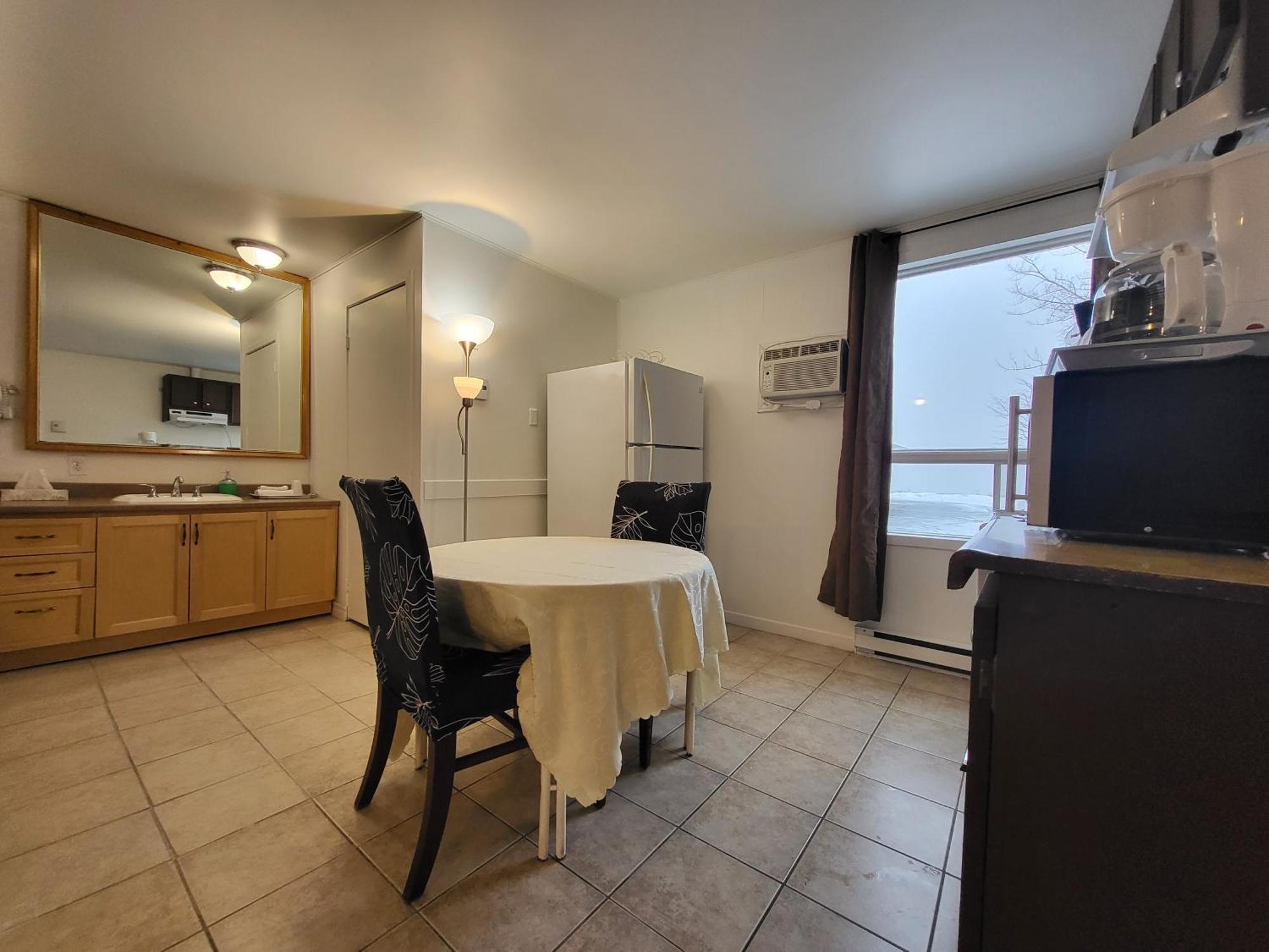 Motel Deblois Sainte-Anne-de-Beaupré Room photo