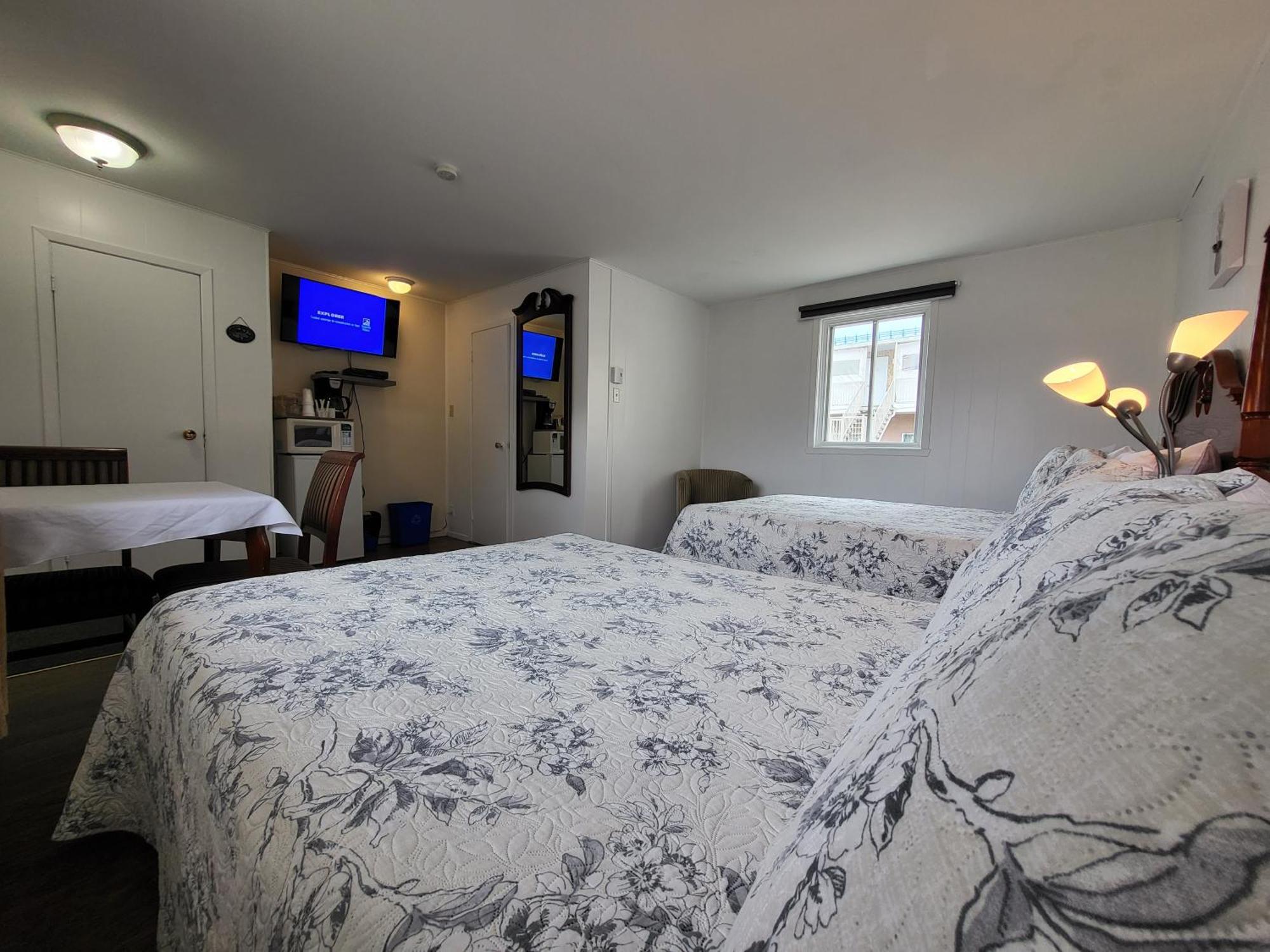 Motel Deblois Sainte-Anne-de-Beaupré Room photo